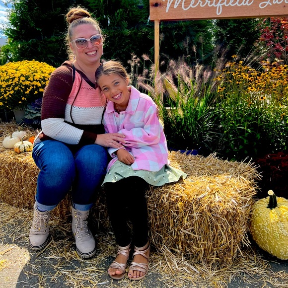 Meet your Posher, Erika - Picture 2 of 2